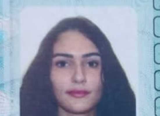 A cidade de Mossoró-RN registrou um crime de homicidio contra uma mulher na manhã desta sexta-feira, 29 de Agosto de 2025. Por volta das 5 horas da manhã, a policia Militar foi acionada para averiguar um disparo de arma de fogo numa residência dentro de um condominio fechado, que fica localizado no bairro Sumaré.